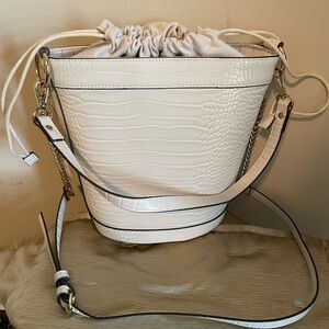 Elegant White Croc-Embossed Bucket Bag
International concept Purse